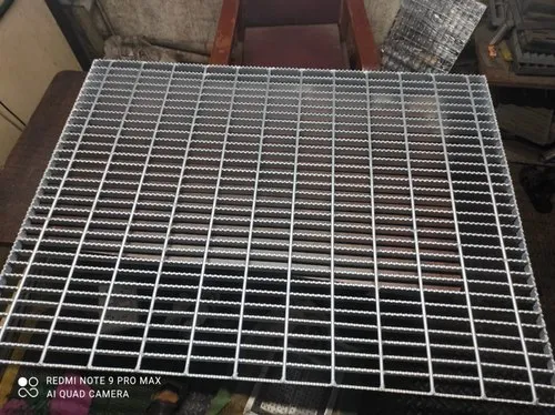 1-aluminium-walkway-grating-for-defence-polished-7446.webp