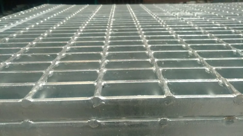 1-galvanized-iron-hot-dip-galvanized-is-2062-metal-grating-for-industrial-size-stair-step-walkway-6424.webp