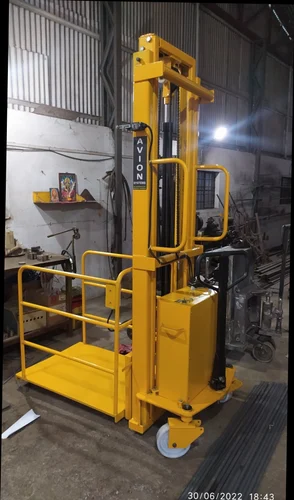 1-hydraulic-semi-battery-operated-order-picker-106.webp