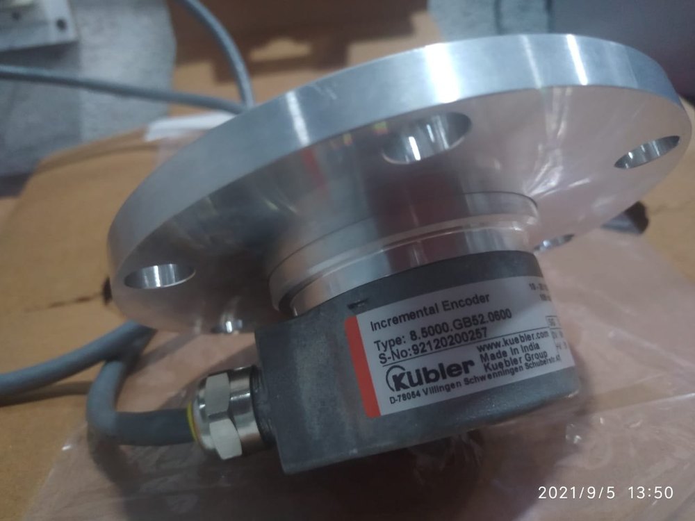 1-solid-hollow-shaft-encoder-for-industrial-3138.webp