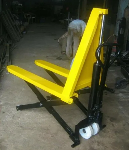 1-triratna-manual-scissor-lift-pallet-truck-in-pune-1396.webp